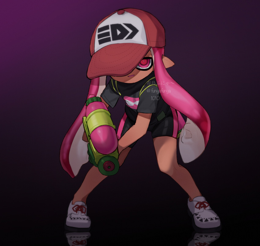 1girl artist_name bangs baseball_cap bike_shorts black_shorts blunt_bangs busujima_funya commentary cross-laced_footwear domino_mask gradient gradient_background hat highres holding holding_weapon inkling leaning_forward logo long_hair looking_at_viewer mask open_mouth pink_eyes pink_hair pointy_ears print_headwear print_shirt purple_background red_headwear reflection shirt shoes shorts single_vertical_stripe smirk solo splatoon_(series) splatoon_1 standing t-shirt tan tentacle_hair twitter_username weapon white_footwear