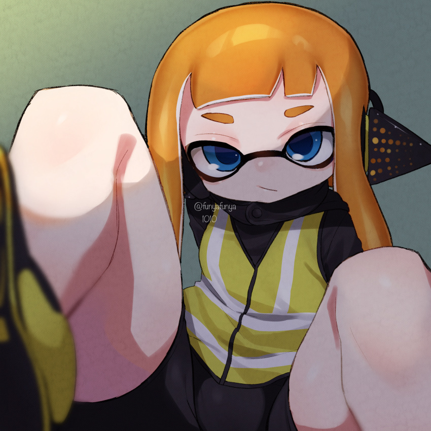 1girl bangs bike_shorts black_shirt black_shorts blue_eyes blunt_bangs blurry blurry_foreground busujima_funya closed_mouth depth_of_field domino_mask foot_up foreshortening headgear highres inkling light_frown long_hair looking_at_viewer mask orange_hair shirt shoes shorts sitting solo splatoon_(series) splatoon_1 squidbeak_splatoon tentacle_hair twitter_username vest yellow_footwear yellow_vest