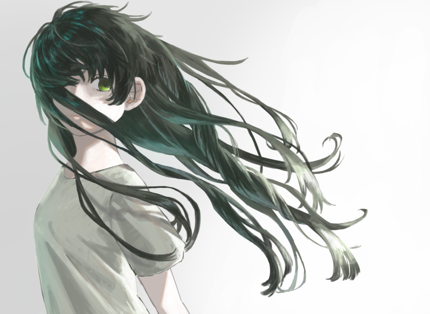 1girl arms_at_sides black_hair closed_mouth commentary_request flowing_hair gradient gradient_background green_eyes grey_background grey_shirt hair_over_one_eye long_hair original shirt short_hair solo turquoise_iro upper_body