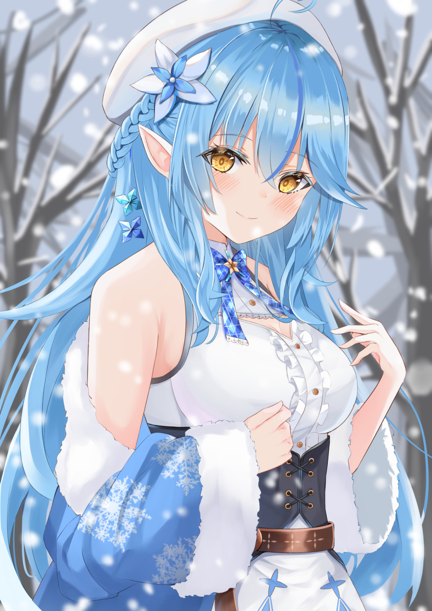 1girl ahoge bangs bare_shoulders bare_tree beret blue_bow blue_hair blue_neckwear blurry blurry_background blush bow braid branch breasts center_frills closed_mouth commentary_request corset depth_of_field eyebrows_visible_through_hair flower frills fur-trimmed_jacket fur_trim hair_between_eyes hair_flower hair_ornament hand_up hat head_tilt highres hikashou hololive jacket large_breasts long_hair looking_at_viewer outdoors pointy_ears smile snow snowing solo tree upper_body virtual_youtuber white_headwear wide_sleeves winter yellow_eyes yukihana_lamy