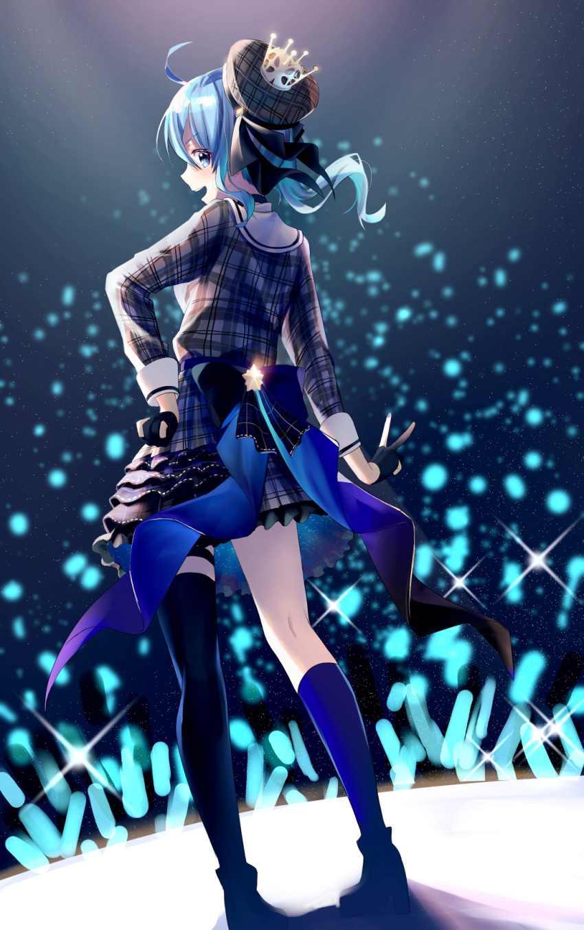 1girl ahoge asymmetrical_legwear back_bow black_gloves blue_eyes blue_hair bow commentary_request crown eyebrows_visible_through_hair fingerless_gloves gloves glowstick hair_between_eyes hand_on_hip highres hololive hoshimachi_suisei looking_at_viewer looking_back mini_crown night open_mouth plaid plaid_jacket plaid_neckwear plaid_skirt single_thighhigh skirt sky solo stage star_(sky) starry_sky thigh-highs v virtual_youtuber yoshimori_isa