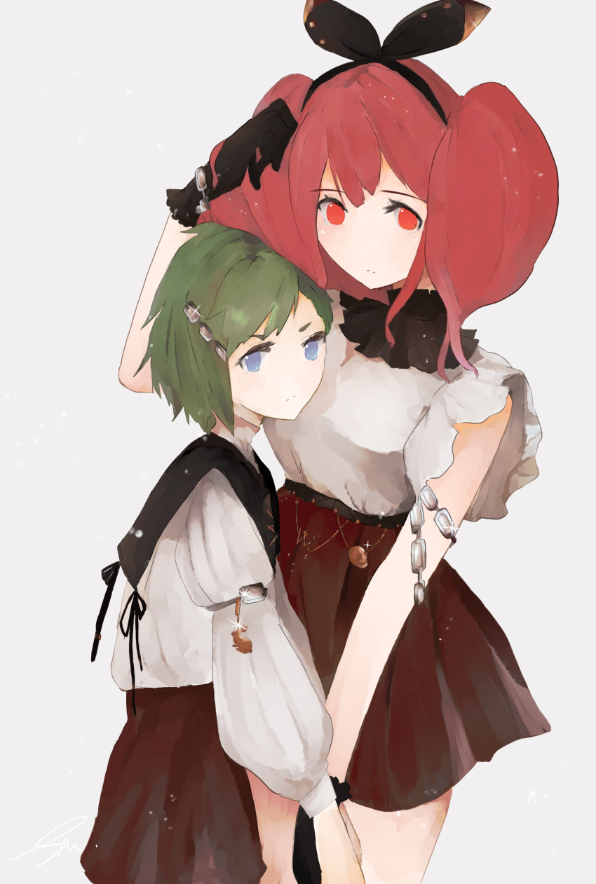 2girls absurdres black_bow black_gloves bow chain gloves green_hair hair_bow highres holding_hands leaning_on_person looking_to_the_side macross macross_delta makina_nakajima matching_outfit medium_hair multiple_girls osatsu_a red_eyes red_skirt redhead reina_prowler sailor_collar shirt short_hair skirt symbol_commentary twintails v-shaped_eyebrows white_shirt yuri