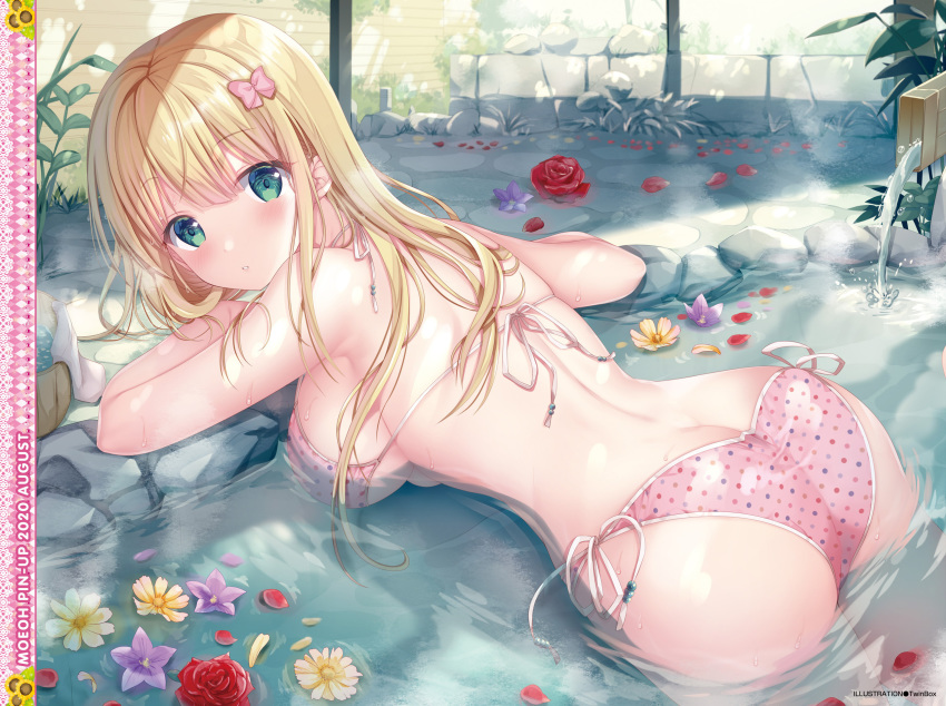 1girl artist_name ass bangs bare_arms bare_shoulders bikini blonde_hair blush bow breasts eyebrows_visible_through_hair flower green_eyes hair_ornament highres inagaki_minami long_hair looking_at_viewer looking_back medium_breasts original parted_lips partially_submerged petals pink_bow polka_dot polka_dot_bikini rose scan shiny shiny_clothes shiny_hair shiny_skin side-tie_bikini sideboob simple_background solo sousouman swimsuit thighs water water_drop wet