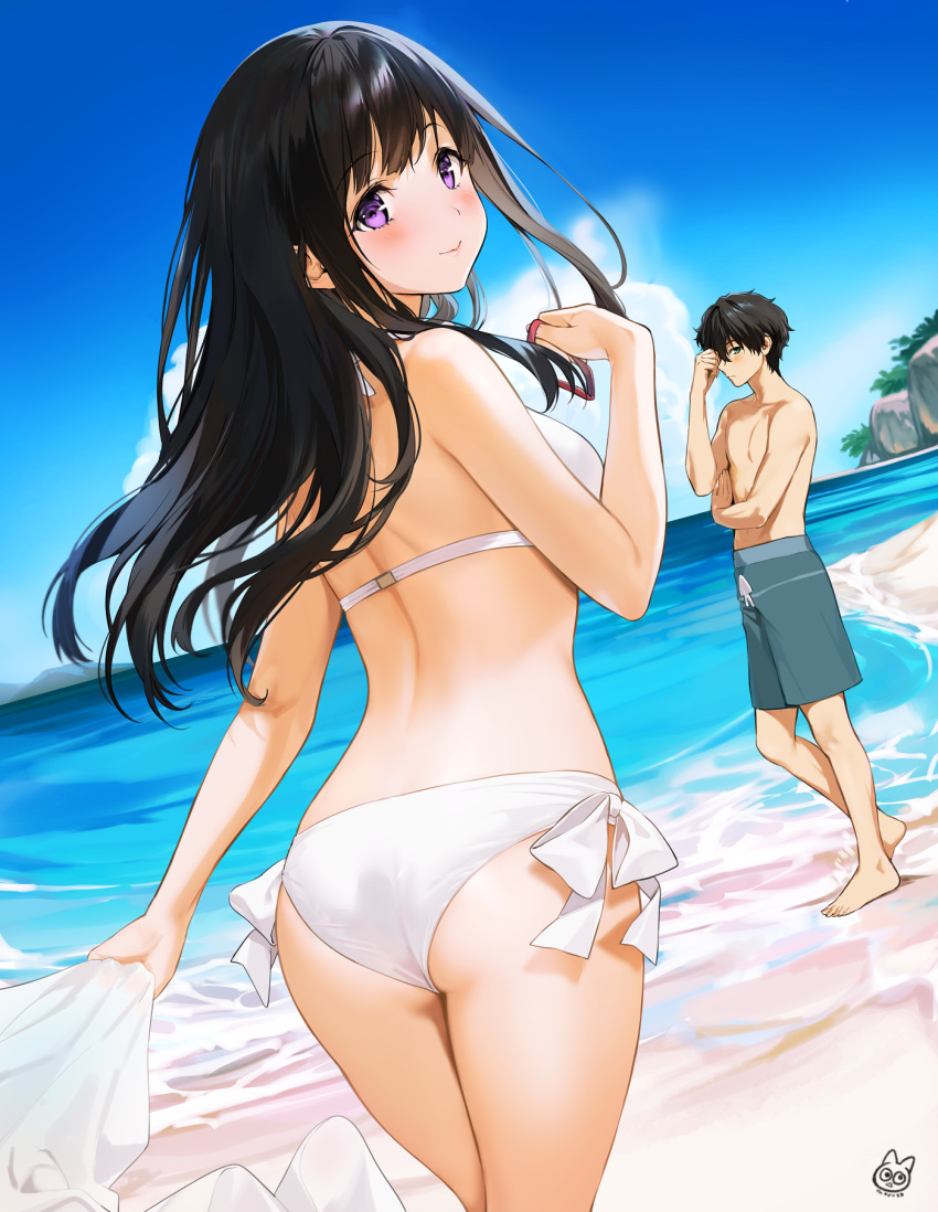 1boy 1girl arched_back ass bare_arms bare_shoulders beach bikini black_hair blue_sky breasts chitanda_eru clouds day from_behind halterneck hand_up highres holding hyouka long_hair looking_at_viewer looking_back medium_breasts mery_(yangmalgage) ocean oreki_houtarou outdoors short_hair shorts side-tie_bikini sky swimsuit thighs violet_eyes water white_bikini