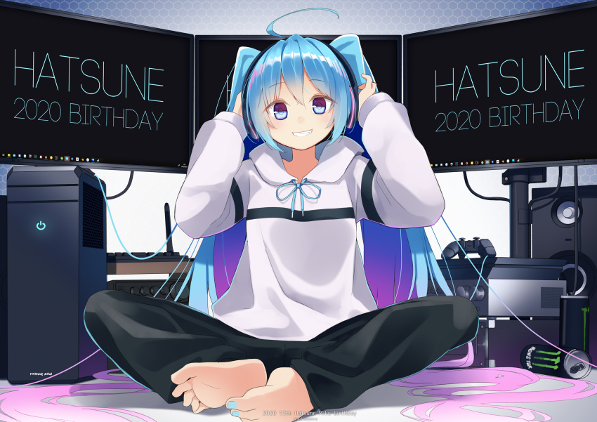 1girl ahoge arms_up bangs barefoot black_pants blue_eyes blue_hair blue_nails can character_name commentary_request computer controller drawstring energy_drink eyebrows_visible_through_hair game_controller gradient_hair grin hair_between_eyes hands_on_headphones hatsune_miku headphones highres hood hood_down hoodie keyboard_(computer) long_hair long_sleeves looking_at_viewer makadamixa monitor monster_energy multicolored_hair pants playstation_controller power_symbol purple_hair smile soles solo speaker toenail_polish twitter_username two_side_up very_long_hair vocaloid white_hoodie