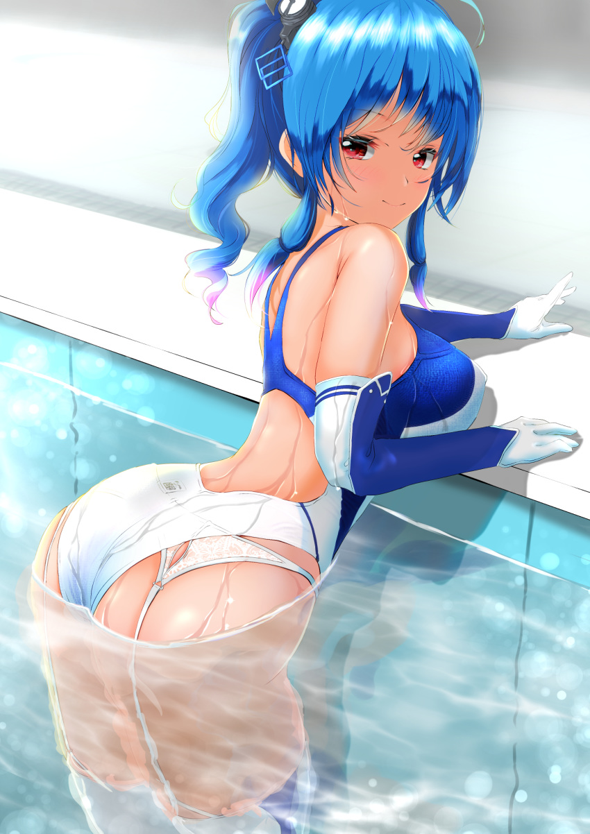1girl ass azur_lane backless_outfit blue_hair breasts competition_swimsuit elbow_gloves garter-velvet garter_belt garter_straps gloves highres looking_at_viewer one-piece_swimsuit outdoors partially_immersed partially_submerged pool poolside red_eyes side_ponytail smile solo st._louis_(azur_lane) swimsuit thigh-highs wet wet_clothes wet_swimsuit
