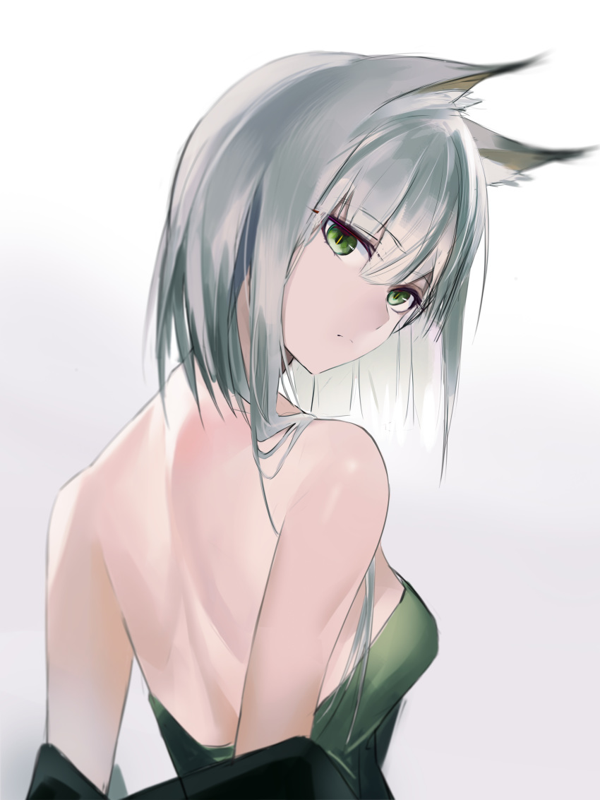 1girl absurdres animal_ears arknights bangs bare_back bare_shoulders breasts commentary dress eyebrows_visible_through_hair from_behind gradient gradient_background green_dress green_eyes grey_background hair_between_eyes head_tilt highres kal'tsit_(arknights) looking_back lynx_ears mackia medium_breasts short_hair silver_hair solo strapless strapless_dress upper_body