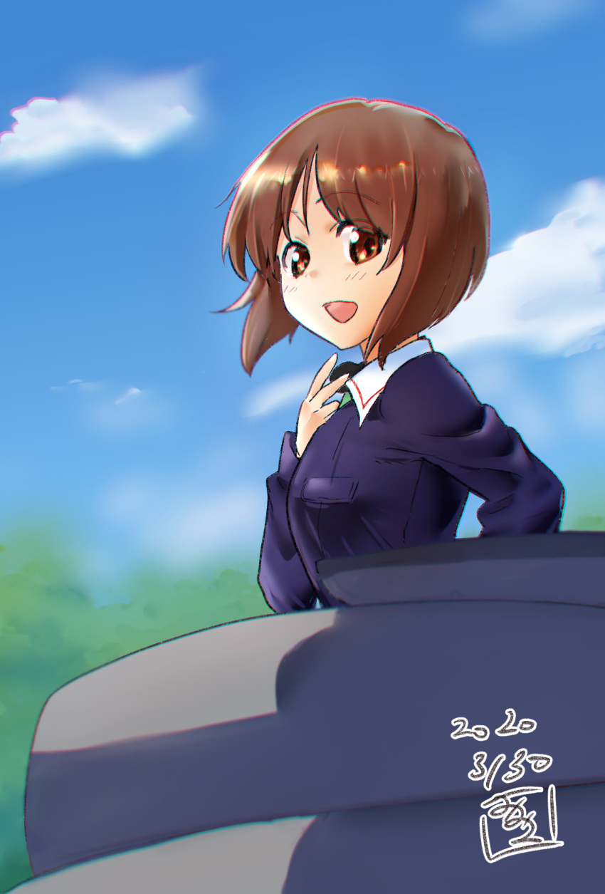 1girl artist_name bangs blue_jacket blue_sky blurry blurry_background brown_eyes brown_hair clouds cloudy_sky commentary dated day depth_of_field eyebrows_visible_through_hair from_side girls_und_panzer hand_on_own_throat highres jacket long_sleeves looking_at_viewer military military_uniform mimic_(ryon733) nishizumi_miho ooarai_military_uniform open_mouth outdoors short_hair signature sky smile solo tank_cupola throat_microphone uniform