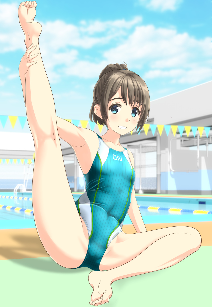 1girl absurdres aqua_swimsuit barefoot black_hair blue_sky breasts clouds competition_swimsuit covered_navel day green_eyes grin highres leg_up looking_at_viewer one-piece_swimsuit original outdoors ponytail pool short_hair sky small_breasts smile soles solo spread_legs stretch string_of_flags swimsuit takafumi