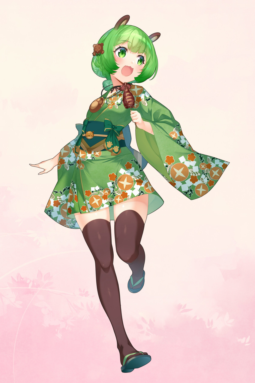 1girl animal_ears animare bangs bear_ears bear_hair_ornament black_legwear blush eyebrows_visible_through_hair food full_body green_eyes green_hair hair_ornament highres hinokuma_ran japanese_clothes kimono kokka_han obi open_mouth pink_background sandals sash short_hair short_kimono short_yukata solo thigh-highs virtual_youtuber yukata