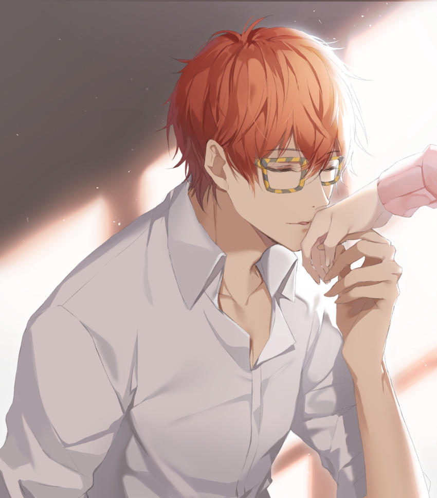 1boy 1girl 707_(susanghan_messenger) closed_eyes glasses hand_kiss hetero highres holding_hand indoors kiss musu0626 orange_hair shadow shirt susanghan_messenger upper_body white_shirt yellow-framed_eyewear