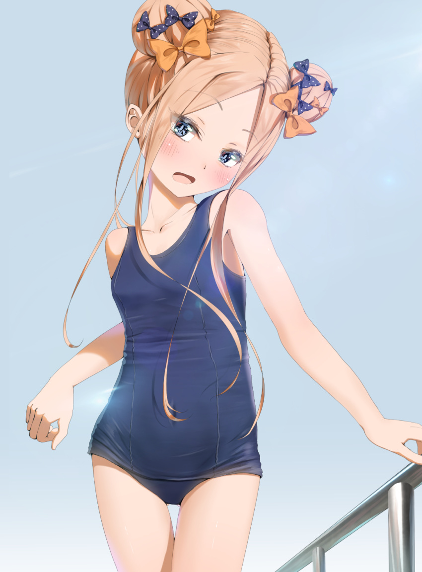 1girl abigail_williams_(fate/grand_order) blonde_hair blue_eyes competition_school_swimsuit competition_swimsuit fate/grand_order fate_(series) grey_eyes highres one-piece_swimsuit sakazakinchan school_swimsuit simple_background solo swimsuit thighs