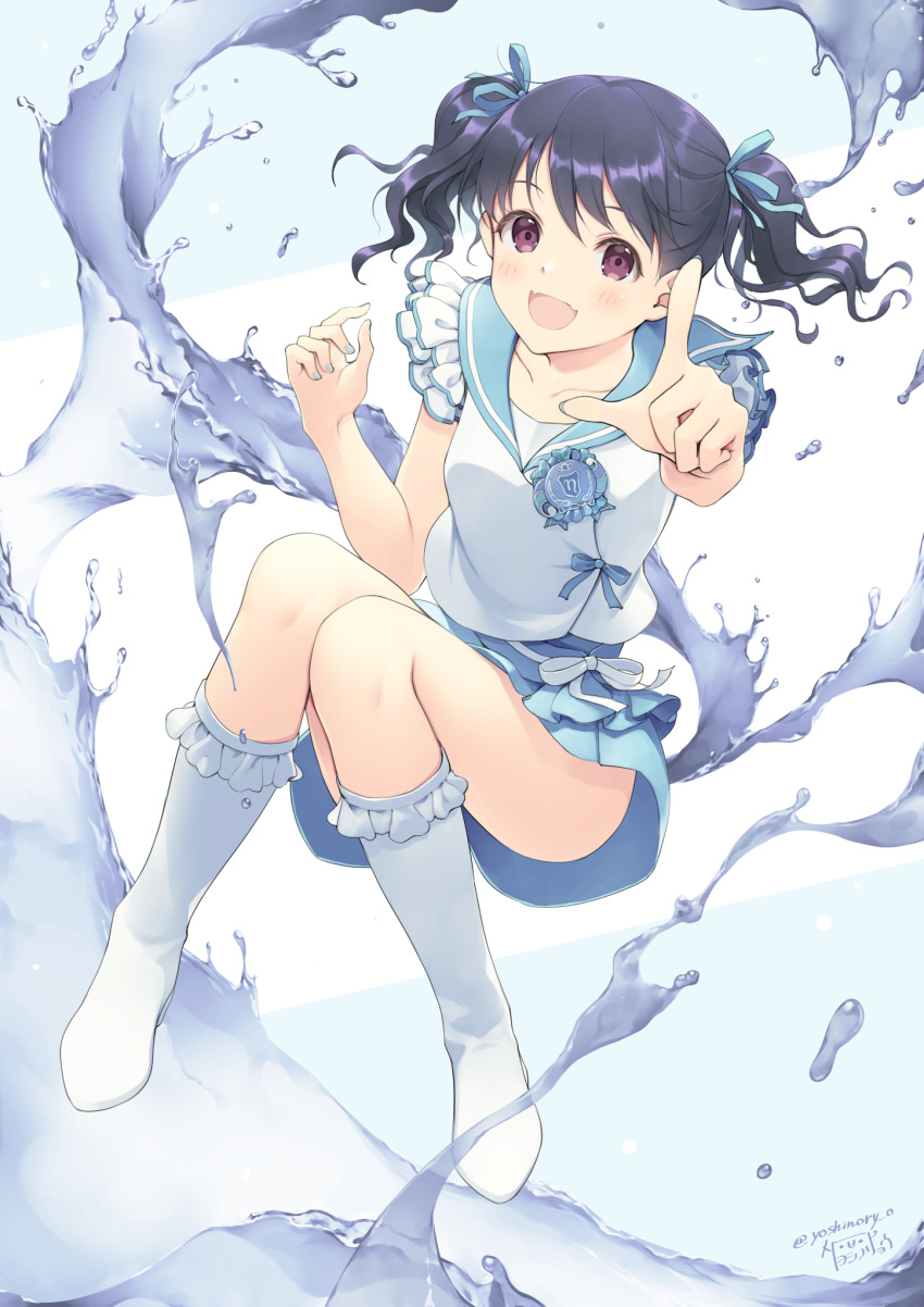 1girl :d bangs black_hair blue_bow blue_nails blue_sailor_collar blue_skirt blush boots bow collarbone commentary_request eyebrows_visible_through_hair fangs frilled_boots frilled_footwear frills fukumaru_koito full_body hair_between_eyes hair_bow highres idolmaster idolmaster_shiny_colors knee_boots looking_at_viewer nail_polish open_mouth outstretched_arm pleated_skirt sailor_collar shirt signature skirt sleeveless sleeveless_shirt smile solo twintails twitter_username violet_eyes water white_footwear white_shirt yoshino_ryou