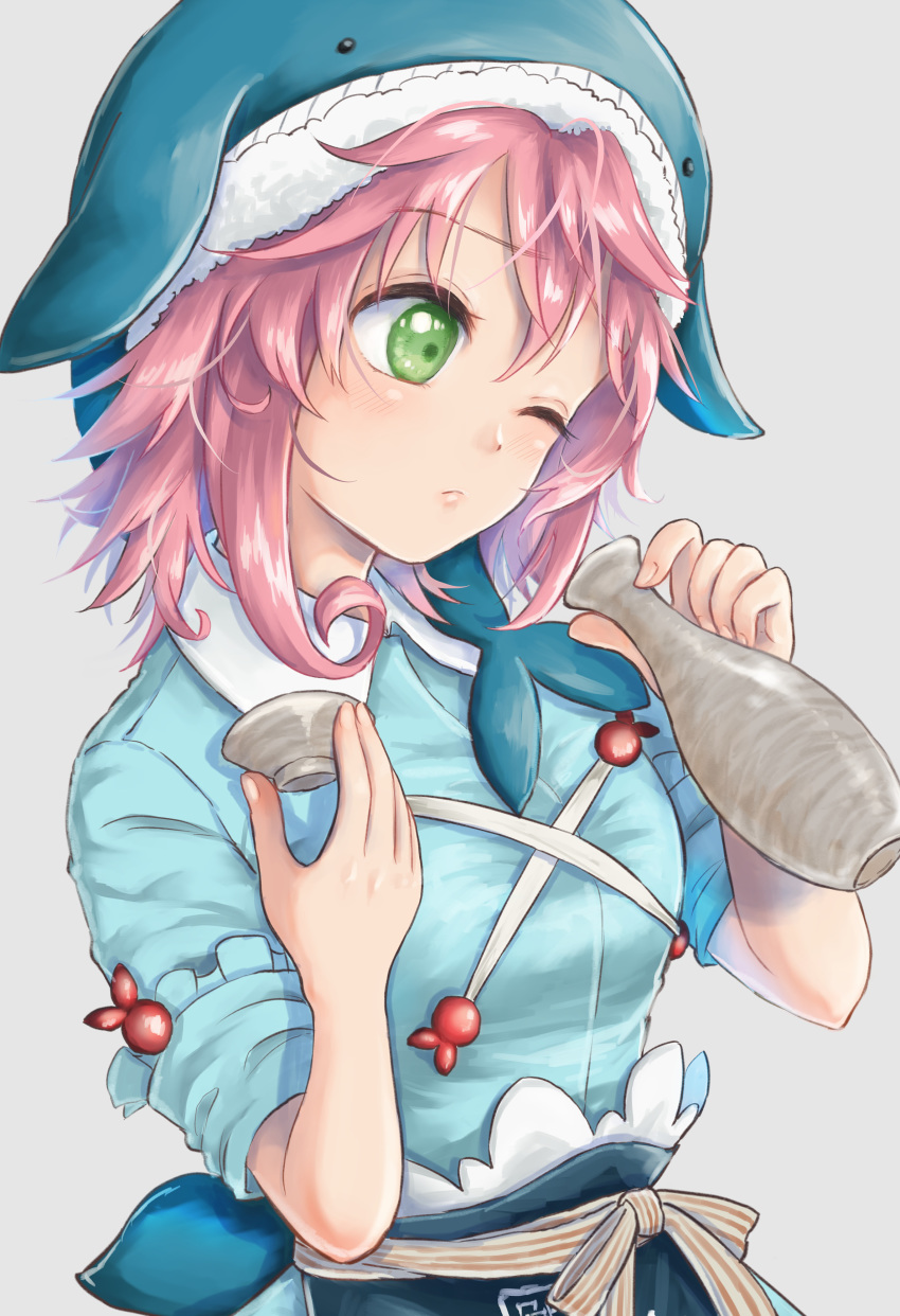 1girl absurdres apron blue_shirt bottle choko_(cup) commentary cup eyebrows_visible_through_hair green_eyes grey_background highres holding holding_bottle holding_cup light_frown looking_down okunoda_miyoi one_eye_closed pink_hair shirt short_hair simple_background sleeves_rolled_up solo standing tokkuri touhou upper_body waist_apron whale_hat yukanomokume