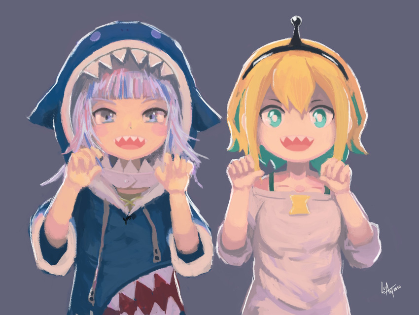 2girls :d amano_pikamee bangs bare_shoulders black_hairband blonde_hair blue_eyes blue_hoodie blunt_bangs blush claw_pose collarbone crossover dated drawstring english_commentary gawr_gura green_eyes green_hair grey_background hair_between_eyes hairband highres hololive hololive_english hood hoodie long_hair looking_at_viewer luant multicolored_hair multiple_girls off-shoulder_shirt off_shoulder open_mouth shark_hood sharp_teeth shirt short_sleeves sidelocks signature simple_background sketch sleeves_past_elbows smile streaked_hair teeth trait_connection two-tone_hair virtual_youtuber voms white_hair white_shirt