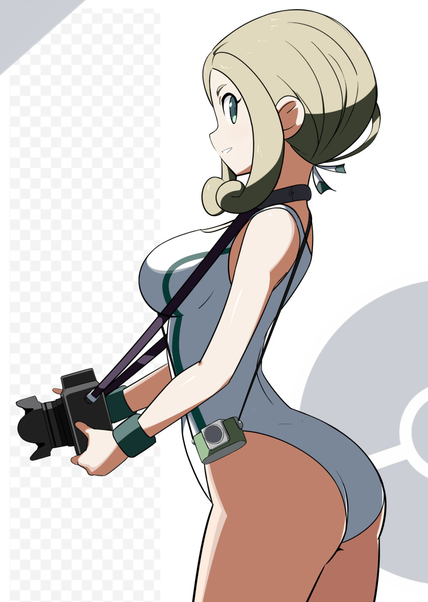 1girl arched_back ass blonde_hair breasts camera checkered commentary_request competition_swimsuit cowboy_shot eyelashes green_eyes green_wristband highres holding holding_camera looking_at_viewer looking_to_the_side one-piece_swimsuit parted_lips pokemon pokemon_(game) pokemon_xy profile sakuraidai sidelocks solo swimsuit viola_(pokemon) wristband