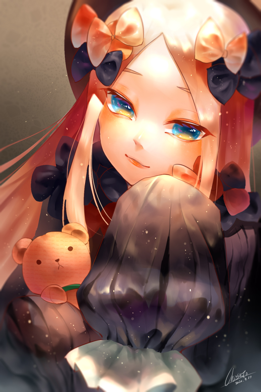 1girl abigail_williams_(fate/grand_order) artist_request bangs black_bow black_headwear blonde_hair blue_eyes blush bow closed_mouth dress fate/grand_order fate_(series) forehead hat highres long_hair long_sleeves looking_at_viewer multiple_bows orange_bow parted_bangs ribbed_dress sleeves_past_fingers sleeves_past_wrists smile stuffed_animal stuffed_toy teddy_bear