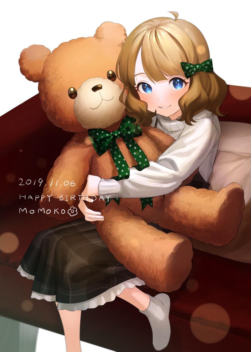 1girl ahoge animal bangs beige_sweater blue_eyes blush bow bowtie brown_dress chaise_longue commentary couch cushion dated dress english_text eyelashes frilled_dress frills green_bow green_neckwear grin hair_bow happy_birthday highres holding holding_stuffed_toy idolmaster idolmaster_million_live! light_brown_hair light_particles long_sleeves looking_at_viewer mimizubare object_hug parted_bangs parted_lips pinafore_dress plaid plaid_dress shiny shiny_hair short_hair simple_background sitting smile socks solo star_(symbol) star_print stuffed_animal stuffed_toy suou_momoko sweater teddy_bear turtleneck turtleneck_sweater white_background white_legwear
