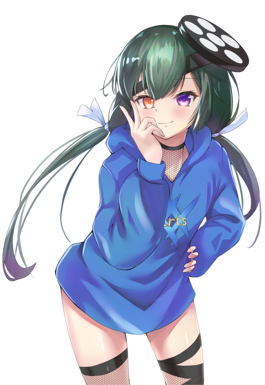 1girl absurdres arts_shirt bangs black_hair blue_sweater blush breasts closed_mouth eyepatch fate/grand_order fate_(series) fishnets heterochromia highres hood hooded_sweater long_hair long_sleeves looking_at_viewer mochizuki_chiyome_(fate/grand_order) orange_eyes ribbon simple_background small_breasts smile sweater thighs twintails v very_long_hair violet_eyes white_background white_ribbon yahan_(mctr5253)