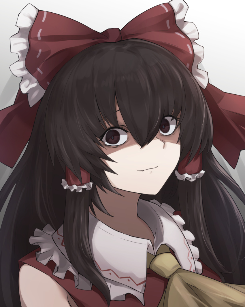 1girl bangs black_eyes black_hair bow check_commentary closed_mouth commentary_request crazy_eyes frilled_bow frills hair_between_eyes hair_bow hair_tubes hakurei_reimu highres long_hair looking_at_viewer red_bow shaded_face solo touhou upper_body yellow_neckwear yonaga