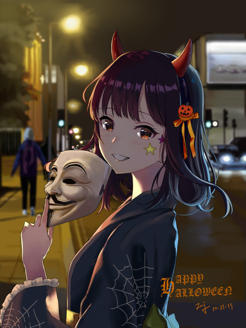 1girl absurdres azur_lane bangs black_hair brown_eyes building car character_request dated english_text fake_horns fingernails grin ground_vehicle guy_fawkes_mask hair_ornament halloween halloween_costume happy_halloween highres holding holding_mask hood hoodie horns jack-o'-lantern jack-o'-lantern_hair_ornament japanese_clothes kimono lamppost looking_at_viewer looking_back mask mask_removed medium_hair motor_vehicle night outdoors road sidewalk signature smile solo_focus spider_web_print teeth traffic_light tree yukata zeng$_(zwj)