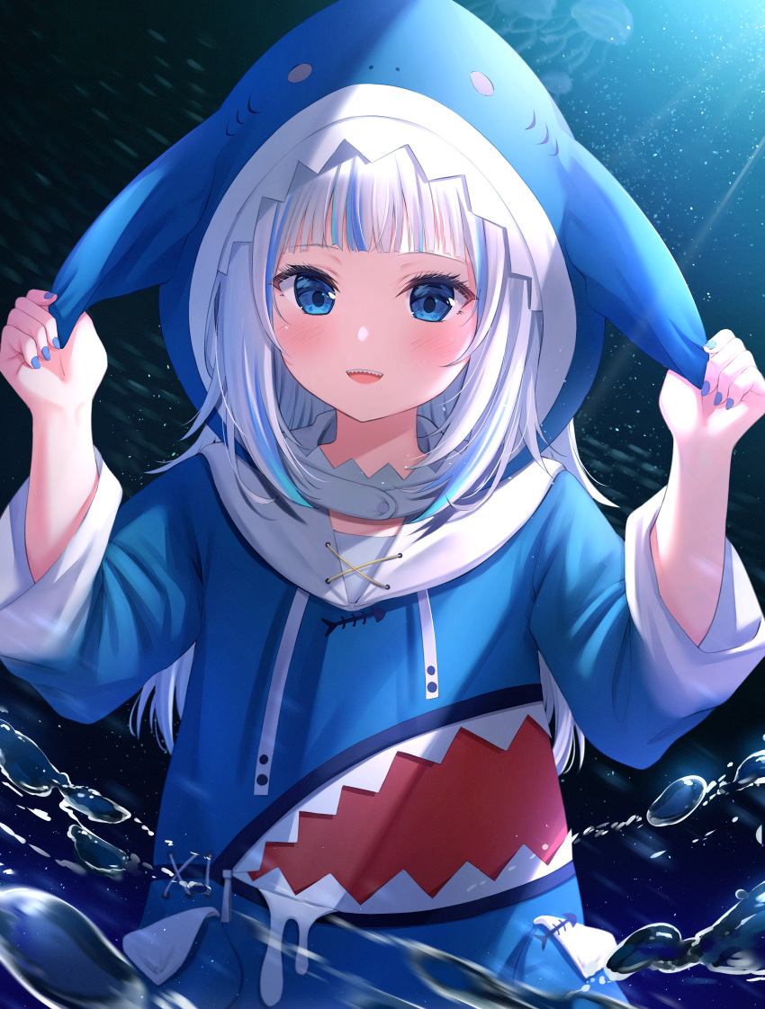 1girl :d absurdres animal_hood bangs blue_eyes blue_hair blue_hoodie blue_nails blunt_bangs blush commentary gawr_gura hands_up highres hololive hololive_english hood hood_up huge_filesize long_sleeves looking_at_viewer multicolored_hair nail_polish open_mouth shark_girl shark_hood sharp_teeth smile solo streaked_hair teeth underwater upper_body upper_teeth virtual_youtuber water white_hair xue_lu