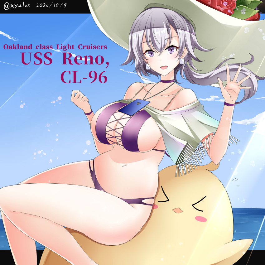 &gt;_&lt; 1girl absurdres azur_lane bangs bikini blush_stickers breasts character_name choker collarbone commentary_request cross-laced_bikini_top dated earrings hat hebitsukai-san highres jewelry large_hat letterboxed light_purple_hair long_hair looking_at_viewer manjuu_(azur_lane) navel open_mouth purple_bikini purple_choker reno_(azur_lane) reno_(summer_spin-off)_(azur_lane) sagging_breasts smile solo sun_hat swimsuit twitter_username violet_eyes waving
