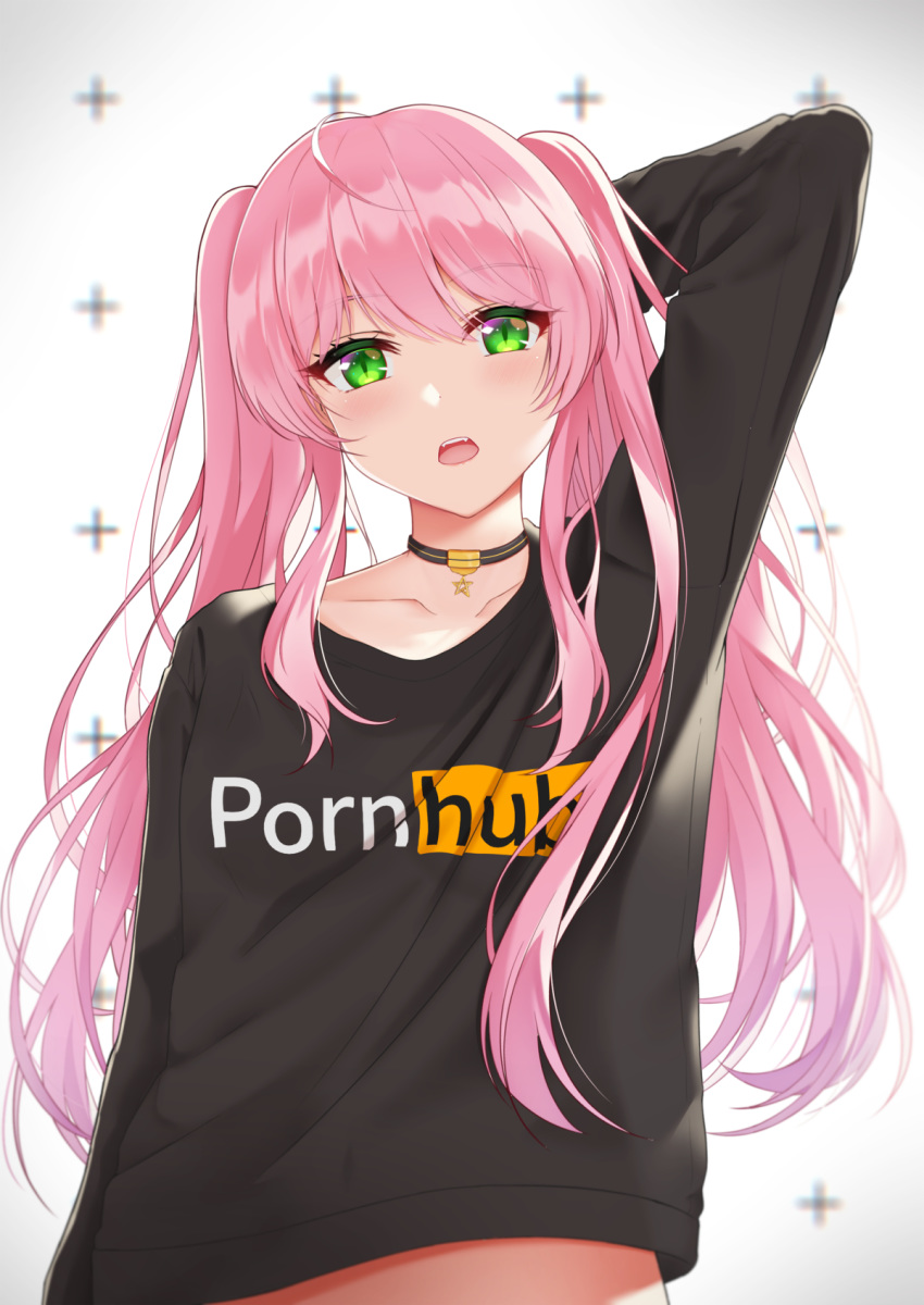 1girl ahoge arm_behind_head arm_up black_choker black_shirt choker clothes_writing collarbone crop_top fangs green_eyes highres long_hair long_sleeves looking_at_viewer open_mouth original pink_hair pornhub rko_(a470350510) shirt simple_background slit_pupils solo twintails upper_body white_background