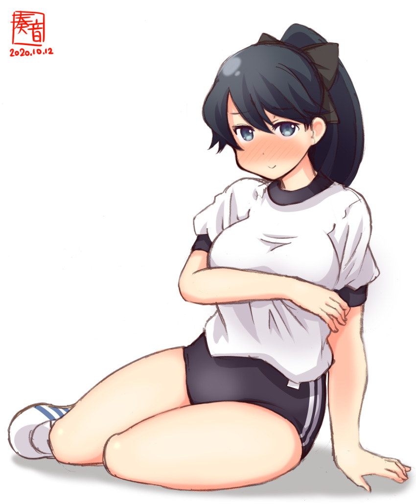 1girl alternate_costume artist_logo black_buruma black_hair blue_eyes buruma commentary_request dated full_body gym_shirt gym_uniform highres houshou_(kantai_collection) kanon_(kurogane_knights) kantai_collection kneehighs looking_at_viewer ponytail shirt shoes simple_background sitting smile solo t-shirt uwabaki white_background white_legwear white_shirt yokozuwari