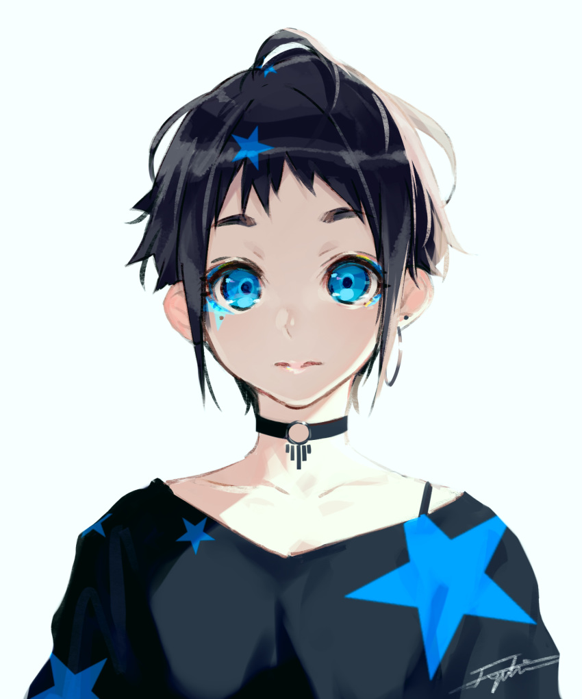 1girl bangs black_choker black_hair black_shirt blue_eyes choker closed_mouth collarbone earrings forehead fuyuno_yuuki highres jewelry looking_at_viewer o-ring o-ring_choker original print_shirt shirt short_hair signature simple_background solo star_(symbol) star_print stud_earrings upper_body white_background