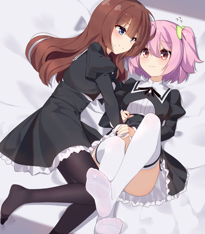 2girls assault_lily bed_sheet black_legwear blue_eyes blush bow brown_hair chinese_commentary commentary_request ddt_(darktrident) eye_contact feet hair_bow hand_under_clothes highres hitotsuyanagi_riri indoors kaede_johan_nouvel lifted_by_another long_hair looking_at_another multiple_girls no_shoes pantyhose pink_hair red_eyes school_uniform short_hair side_ponytail smile soles thigh-highs wavy_mouth white_legwear yuri