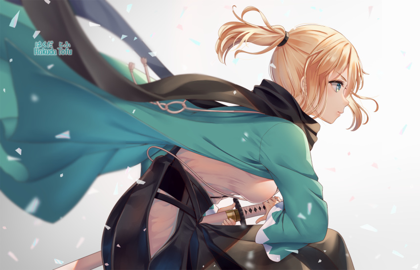 1girl artist_name black_hakama black_scarf blonde_hair breasts closed_mouth commentary_request fate/grand_order fate_(series) from_side gradient gradient_background green_eyes grey_background hakama hakuda_tofu hand_on_sheath haori hip_vent japanese_clothes katana kimono long_sleeves medium_breasts okita_souji_(fate) okita_souji_(fate)_(all) open_clothes profile scarf sheath sheathed short_hair short_ponytail solo sword v-shaped_eyebrows weapon white_kimono