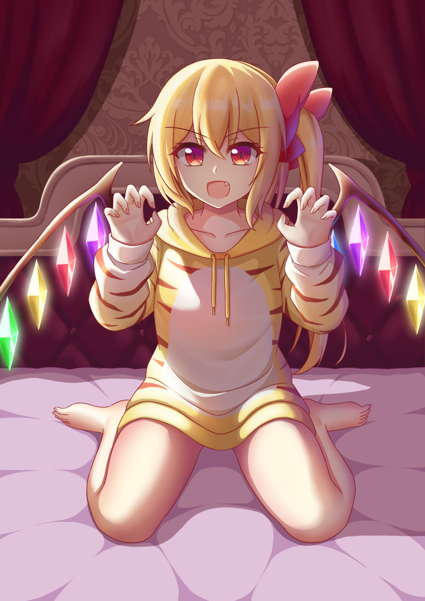 1girl absurdres alternate_costume animal_print blonde_hair claw_pose commentary_request crystal fang flandre_scarlet highres hood hoodie long_sleeves looking_at_viewer multicolored_wings no_headwear on_bed one_side_up open_mouth piaoluo_de_ying_huaban red_eyes side_ponytail sitting smile solo tiger_print touhou wariza wings yellow_hoodie