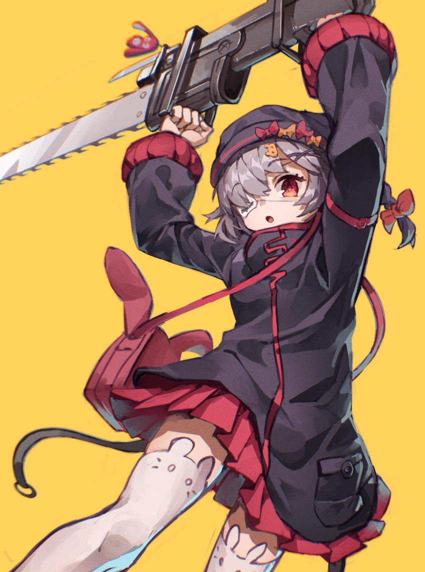 1girl arknights bag bangs chainsaw eyepatch feet_out_of_frame grey_hair handbag highres holding hood hoodie jacket long_sleeves open_mouth pleated_skirt popukar_(arknights) red_eyes red_skirt short_hair simple_background skirt solo thigh-highs white_legwear yanyan_(shinken_gomi) yellow_background