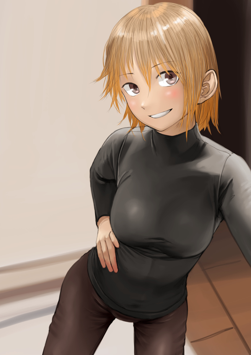 1girl absurdres black_shirt blonde_hair blush bob_cut breasts brown_hair denim grin highres indoors jeans kilye_4421 large_breasts long_sleeves original pants shirt short_hair skin_tight smile solo standing