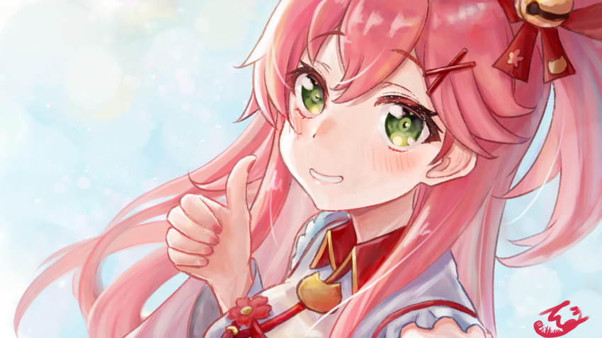 1girl bell bikkusu eyebrows_visible_through_hair green_eyes hair_bell hair_ornament hairclip highres hololive long_hair looking_at_viewer nail_polish pink_hair pink_nails sakura_miko signature solo thumbs_up virtual_youtuber x_hair_ornament