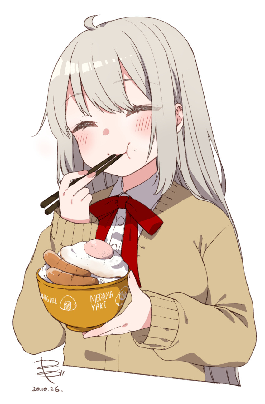 1girl ahoge bangs beige_sweater blush bowl chopsticks chopsticks_in_mouth closed_eyes commentary dated eating egg food food_on_face food_print highres holding holding_bowl holding_chopsticks kizuna_akari long_hair neck_ribbon onigiri_print red_neckwear red_ribbon ribbed_sweater ribbon rice rice_on_face sausage signature silver_hair skskjogio2444 solo sunny_side_up_egg sweater upper_body very_long_hair voiceroid