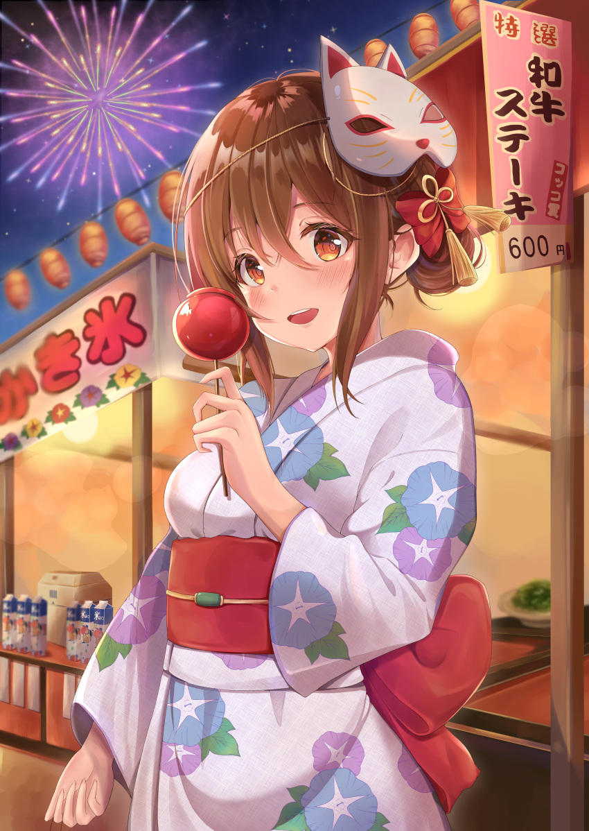 1girl absurdres bangs booth brown_eyes brown_hair candy_apple carton cat_mask commentary_request eyebrows_visible_through_hair fireworks floral_print food hair_bun hair_ornament highres holding holding_food huge_filesize japanese_clothes kimono lantern mask medium_hair miyo_sasaki nakitai_watashi_wa_neko_wo_kaburu nayuuchan night noh_mask obi open_mouth outdoors paper_lantern print_kimono sash sidelocks smile solo standing summer_festival upper_body upper_teeth yukata