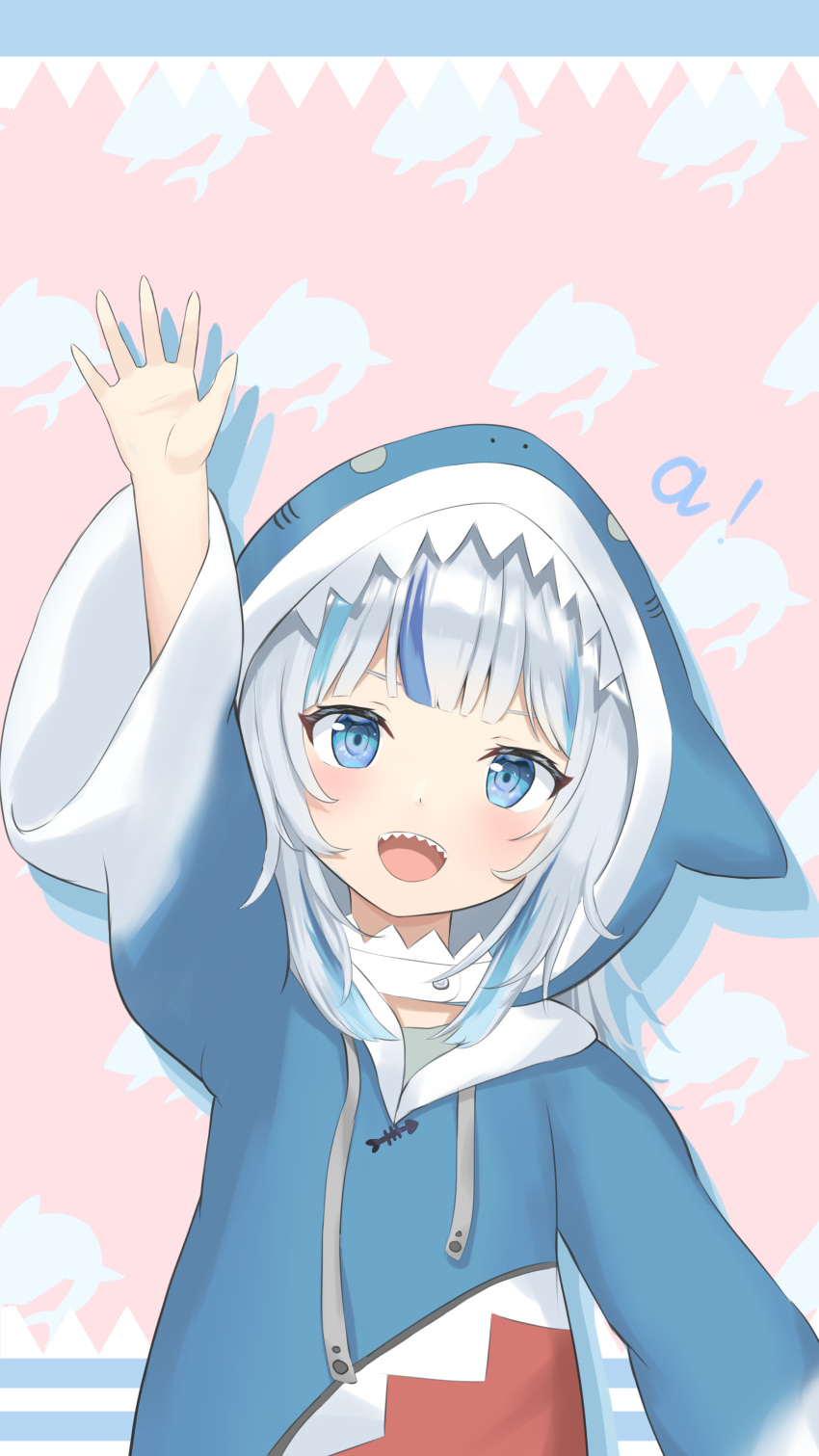 1girl :d absurdres animal_costume animal_hood arm_up bangs blue_eyes blue_hair blue_hoodie blunt_bangs gawr_gura hand_up highres hololive hololive_english hood hoodie light_blush looking_at_viewer medium_hair mizuhi_kou multicolored_hair open_mouth pink_background shark_costume shark_girl shark_hood sharp_teeth silver_hair smile solo streaked_hair teeth upper_body upper_teeth virtual_youtuber wide_sleeves