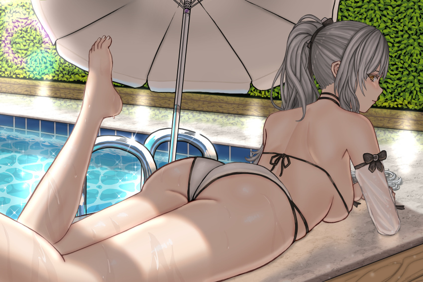 1girl absurdres ass azur_lane back barefoot breasts commentary_request craiven detached_sleeves drake_(azur_lane) drake_(the_golden_hind's_respite)_(azur_lane) grey_hair highres huge_filesize large_breasts long_hair looking_at_viewer looking_back ponytail pool poolside solo swimsuit umbrella water wet yellow_eyes