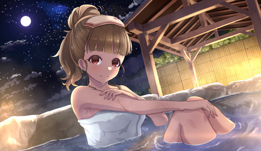 1girl bamboo_fence bangs bare_arms bare_shoulders blunt_bangs brown_hair closed_mouth clouds commentary_request dutch_angle eyebrows_visible_through_hair fence full_moon hair_bun highres hitachi_sou idolmaster idolmaster_cinderella_girls kamiya_nao knees_up long_hair looking_at_viewer moon naked_towel night night_sky onsen outdoors partially_submerged ponytail red_eyes sitting sky smile solo star_(sky) starry_sky thick_eyebrows towel water