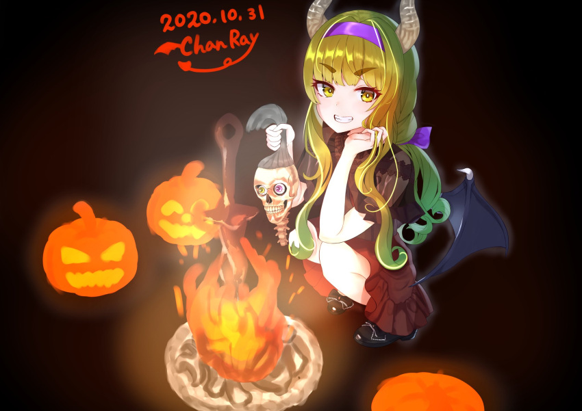 1girl black_footwear bonfire_(dark_souls) bow chanraykotomine commentary_request dark_souls dated dress eyebrows_visible_through_hair fire green_eyes green_hair hair_bow halloween headband highres holding holding_skull horns jack-o'-lantern long_hair looking_at_viewer original osanai_(shashaki) planted_sword planted_weapon pumpkin shoe_bow shoes sidelocks signature skull smile souls_(from_software) squatting sword weapon wings