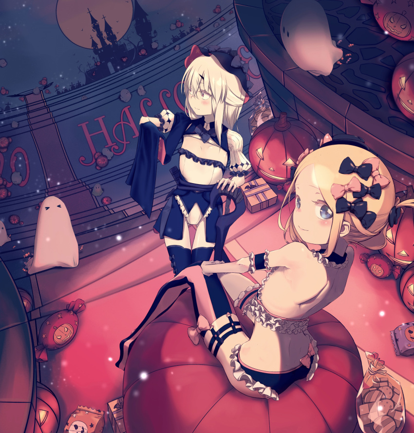 2girls abigail_williams_(fate/grand_order) absurdres arm_garter back black_bow black_headwear black_legwear blonde_hair blue_eyes blush bow candy closed_mouth commentary_request daisi_gi fate/grand_order fate_(series) food ghost hair_bow halloween hat highres huge_filesize jack-o'-lantern lavinia_whateley_(fate/grand_order) looking_at_viewer looking_back multiple_girls orange_bow pink_legwear puffy_sleeves pumpkin short_hair sitting smile standing thigh-highs two-tone_legwear