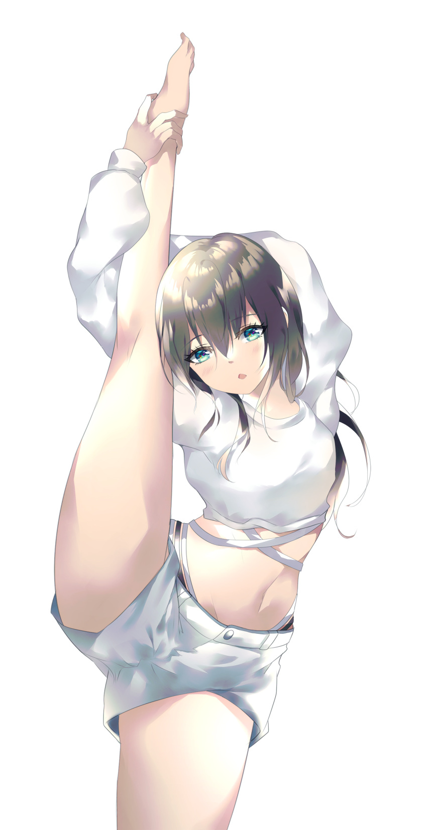 1girl absurdres arms_up bangs black_hair blush commentary_request crop_top eyebrows_visible_through_hair green_eyes hair_between_eyes highres leg_up long_hair long_sleeves midriff navel original parted_lips puffy_long_sleeves puffy_sleeves rhea_(0u0) shirt short_shorts shorts simple_background solo split standing standing_on_one_leg standing_split white_background white_shirt white_shorts