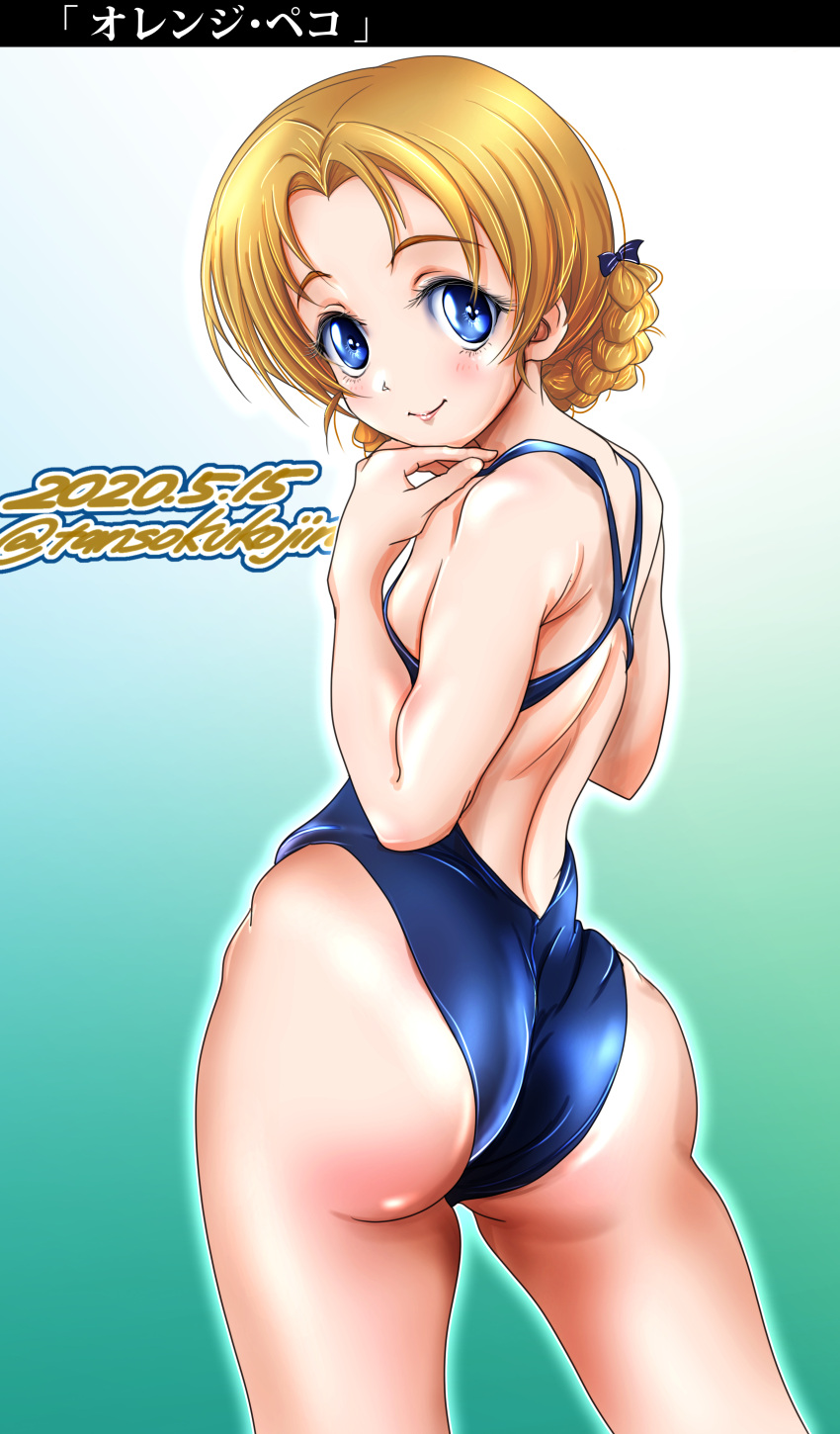 1girl absurdres ass back_cutout bangs black_bow blue_eyes blue_swimsuit bow braid closed_mouth clothing_cutout commentary cowboy_shot dated girls_und_panzer gradient gradient_background green_background hair_bow highres looking_at_viewer looking_back one-piece_swimsuit orange_hair orange_pekoe_(girls_und_panzer) parted_bangs short_hair skindentation smile solo standing swimsuit tied_hair tomokoji translated twin_braids twitter_username