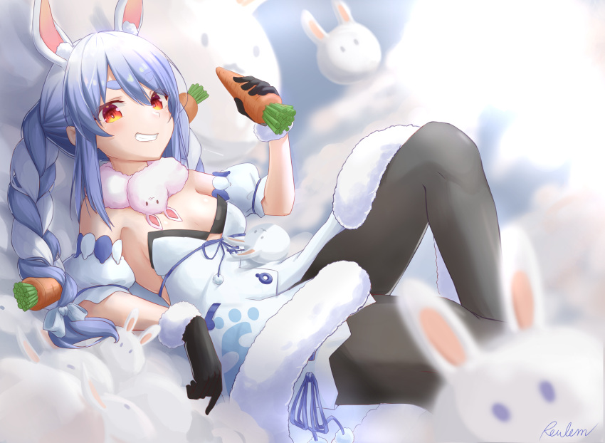1girl absurdres animal_ears artist_name black_gloves black_legwear blue_hair blurry breasts carrot carrot_hair_ornament commentary depth_of_field don-chan_(usada_pekora) food food_themed_hair_ornament gloves grin hair_ornament highres holding holding_food holding_vegetable hololive knee_up long_hair looking_at_viewer lying multicolored_hair on_back orange_eyes pantyhose reulem signature small_breasts smile teeth twintails two-tone_hair usada_pekora vegetable virtual_youtuber