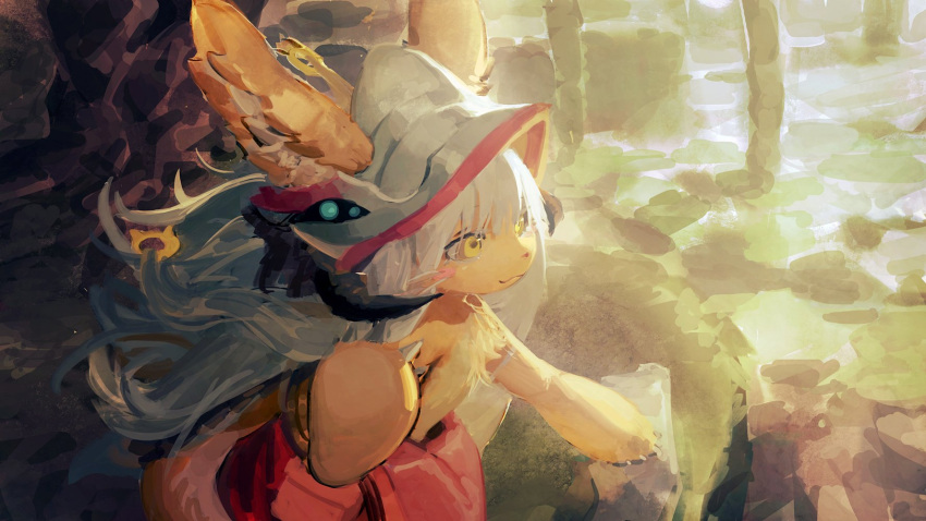 1other ambiguous_gender animal_ears bangs blush eyebrows_visible_through_hair fingernails furry helmet highres horizontal_pupils horns long_hair looking_to_the_side made_in_abyss nanachi_(made_in_abyss) quirrel_(gharnedanshyo) sharp_fingernails sketch smile solo sunlight topless whiskers white_hair wind wind_lift yellow_eyes