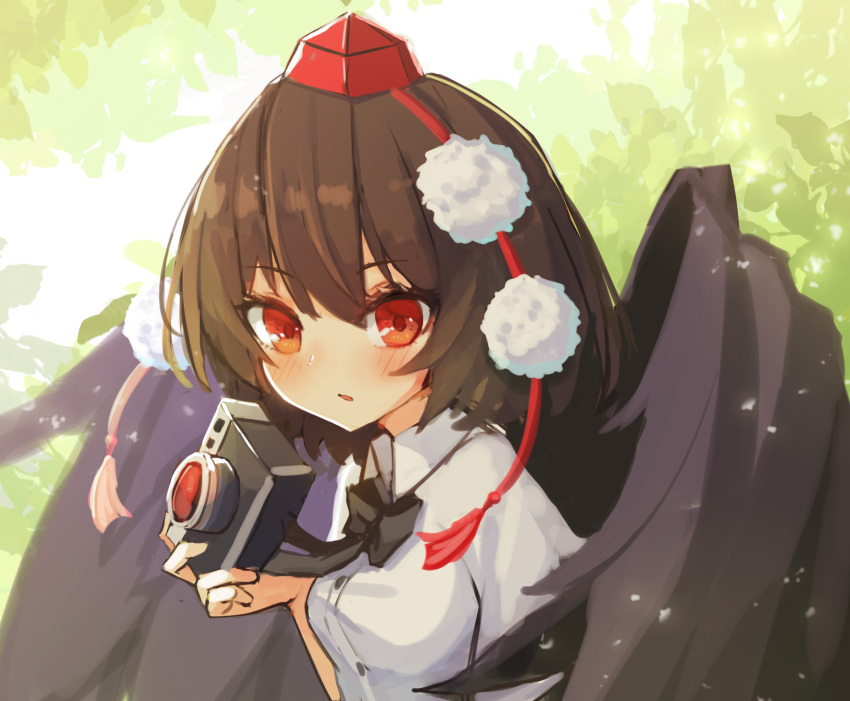 1girl absurdres black_bow black_hair black_neckwear black_wings blush bow bowtie breasts camera collared_shirt commentary_request expressionless eyebrows_visible_through_hair hat highres holding holding_camera leaf looking_at_viewer parted_lips pom_pom_(clothes) red_eyes red_headwear shameimaru_aya shirt short_hair small_breasts solarisu solo tokin_hat touhou upper_body white_shirt wings