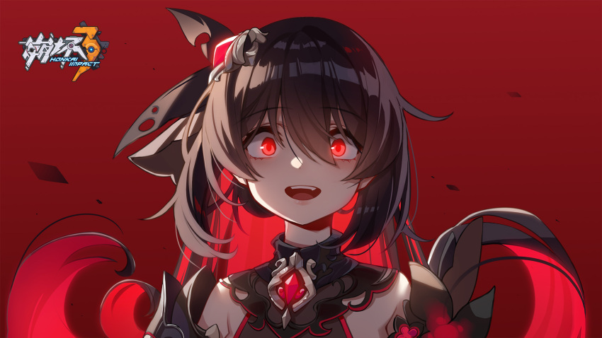 1girl ai_xiao_meng bangs black_hair colored_inner_hair commentary_request copyright_name eyebrows_visible_through_hair glowing glowing_eyes hair_between_eyes hair_ribbon highres honkai_(series) honkai_impact_3rd long_hair looking_at_viewer multicolored_hair open_mouth portrait red_background red_eyes redhead ribbon seele_(alter_ego) seele_vollerei solo teeth two-tone_hair upper_teeth