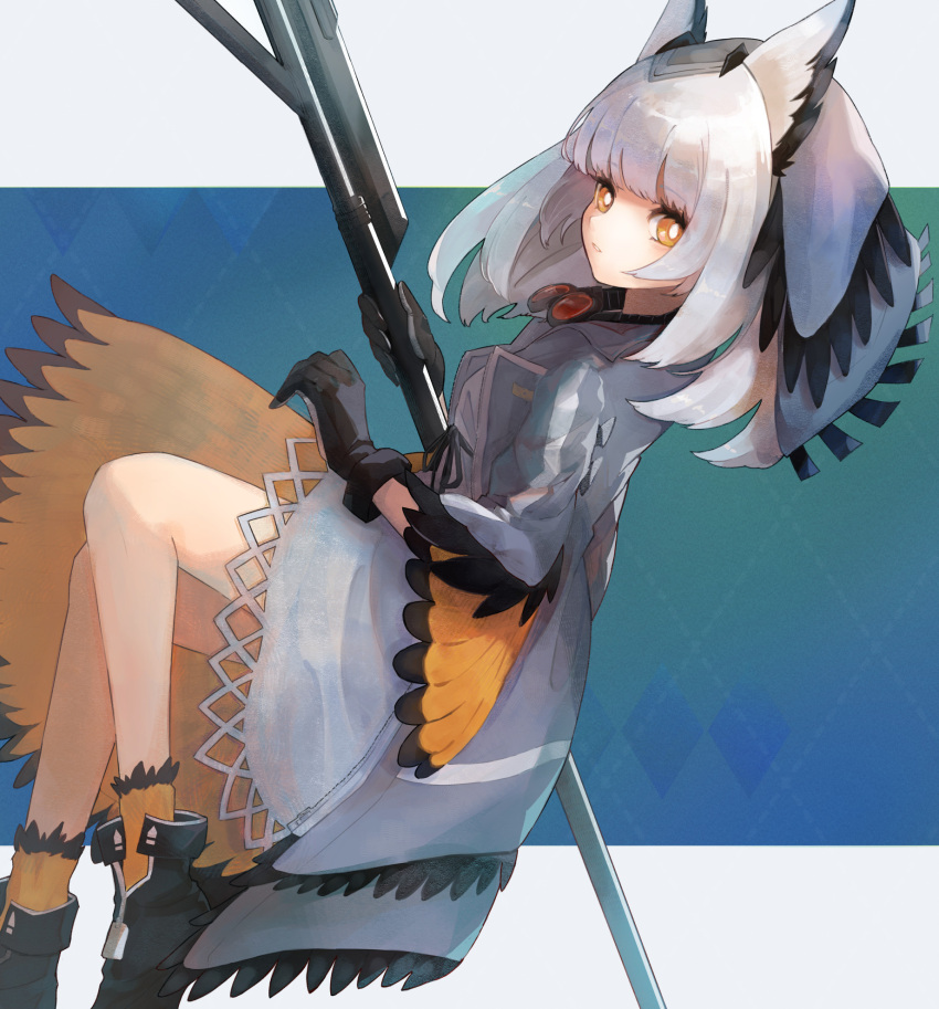 1girl arknights bangs black_footwear black_gloves blue_background blue_coat blunt_bangs boots coat commentary dress eyebrows_visible_through_hair eyelashes feather_trim full_body gloves goggles goggles_around_neck grey_background head_scarf highres holding holding_staff looking_at_viewer medium_hair orange_eyes owl_ears patterned_background ptilopsis_(arknights) shimasato silver_hair simple_background solo staff white_dress